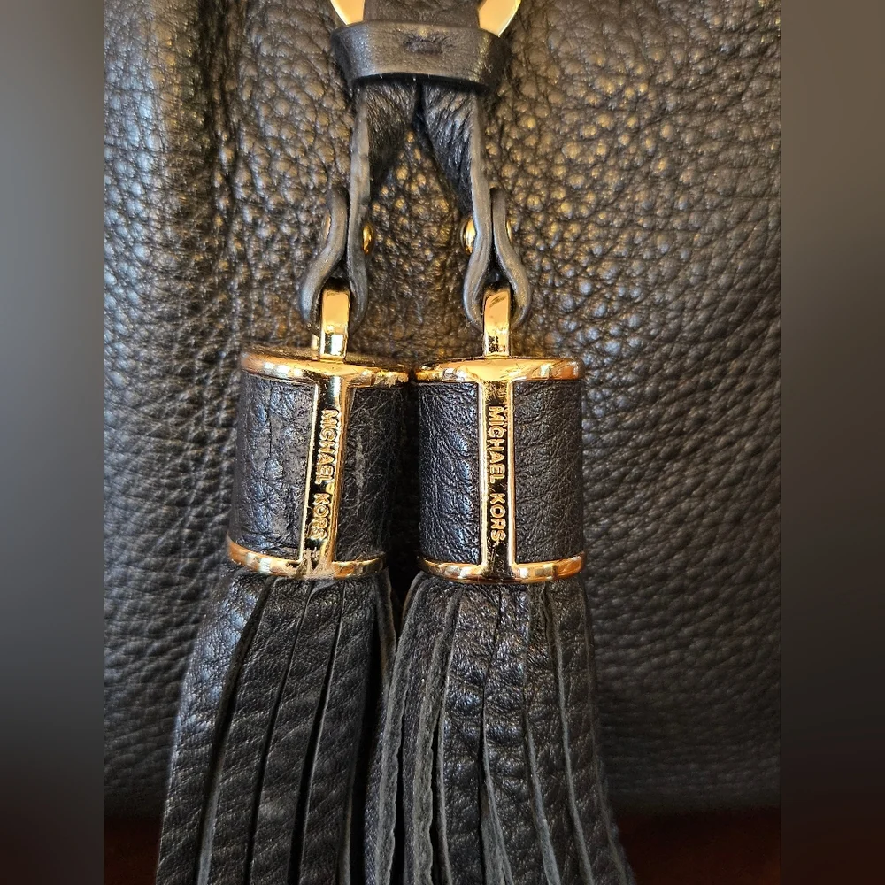 Michael Kors Small Pebbled Leather Crossbody Bag! - Picture 3 of 12